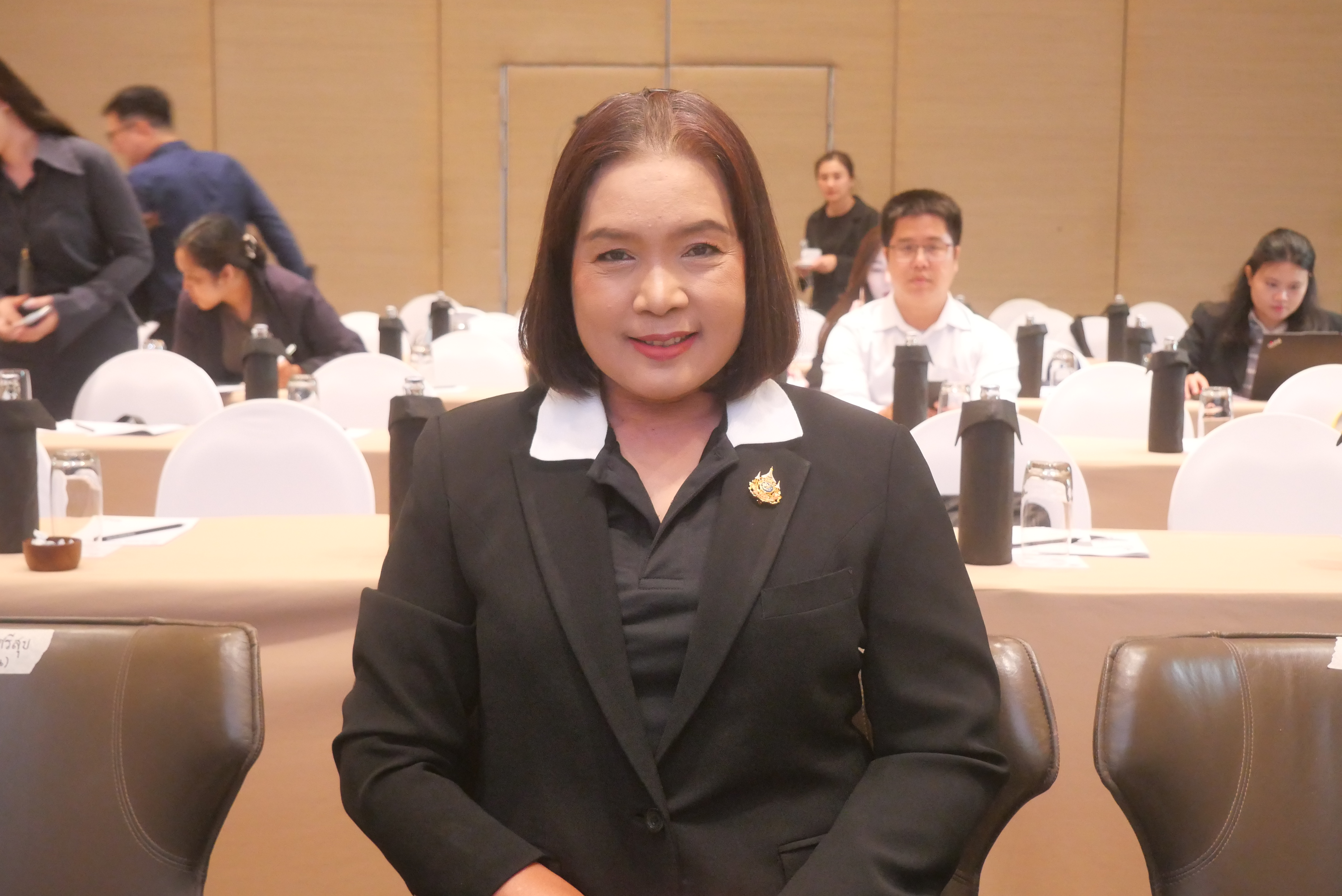 title - ส.ป.ก. ร่วมเป็นเกียรติในพิธีเปิดงานประชุมเผยแพร่ (Press Conference) เพื่อนำเสนอรายงานและการประเมินผลการดำเนินงานเสริมพลังความร่วมมือด้านการเปลี่ยนแปลงสภาพภูมิอากาศของประเทศไทย 